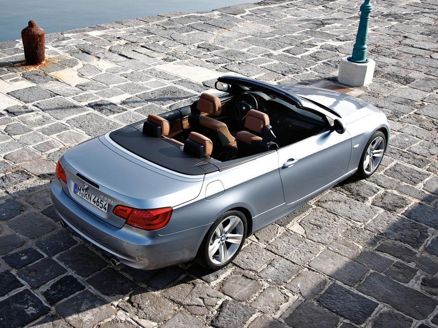  BMW 335i Convertible 2010 года  (фото 7 из 16)